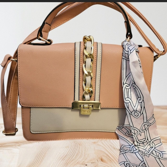 Elegant Tan and Cream Handbag with Gold Accents - Picture 1 of 8